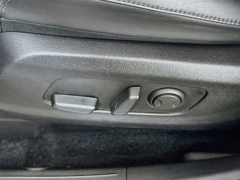 Used 2024 Kia Carnival LX FWD image 16