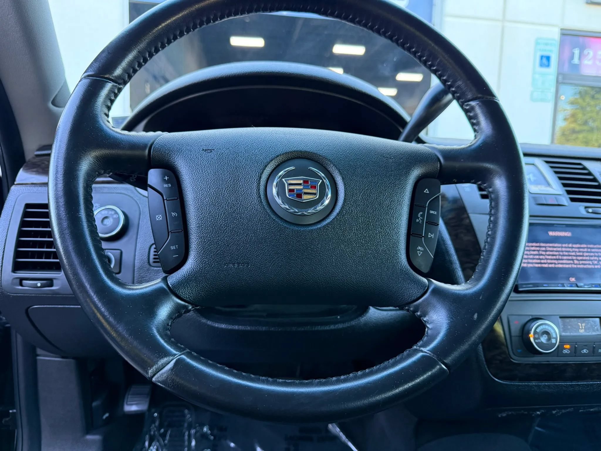 Used 2011 Cadillac DTS FWD image 33