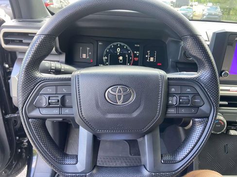 Used 2025 Toyota Tacoma SR5 AWD/4WD image 33