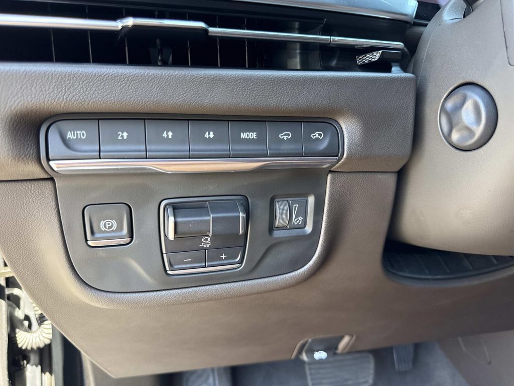 Certified 2025 Cadillac Escalade Premium Luxury w/ Touring Package AWD/4WD image 32