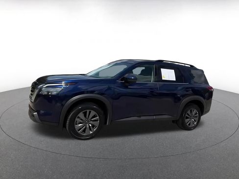 Used 2025 Nissan Pathfinder SV FWD image 8