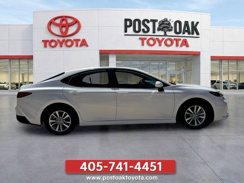 Used 2025 Toyota Camry LE FWD image 6