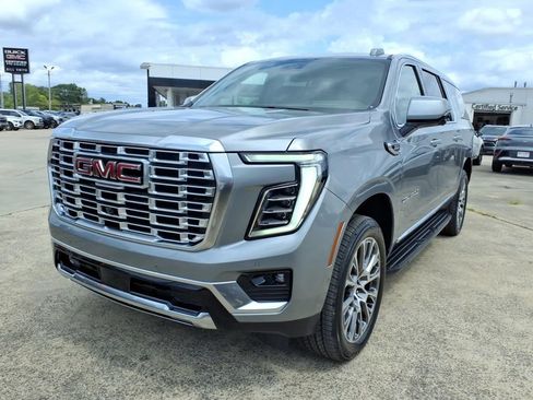New 2026 GMC Yukon XL Denali w/ Advanced Technology Package AWD/4WD image 3