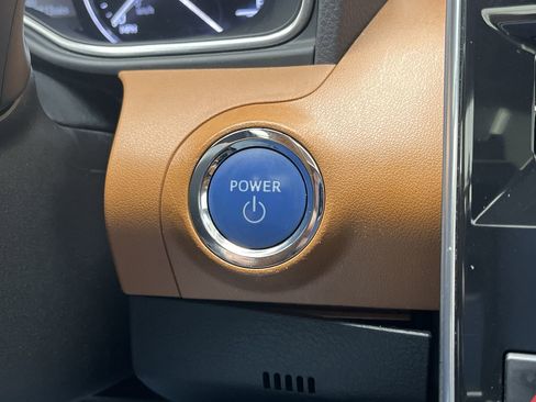 Used 2020 Toyota Avalon Limited image 21