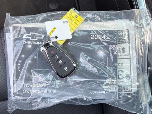Used 2024 Chevrolet TrailBlazer RS w/ Driver Confidence Package FWD image 18