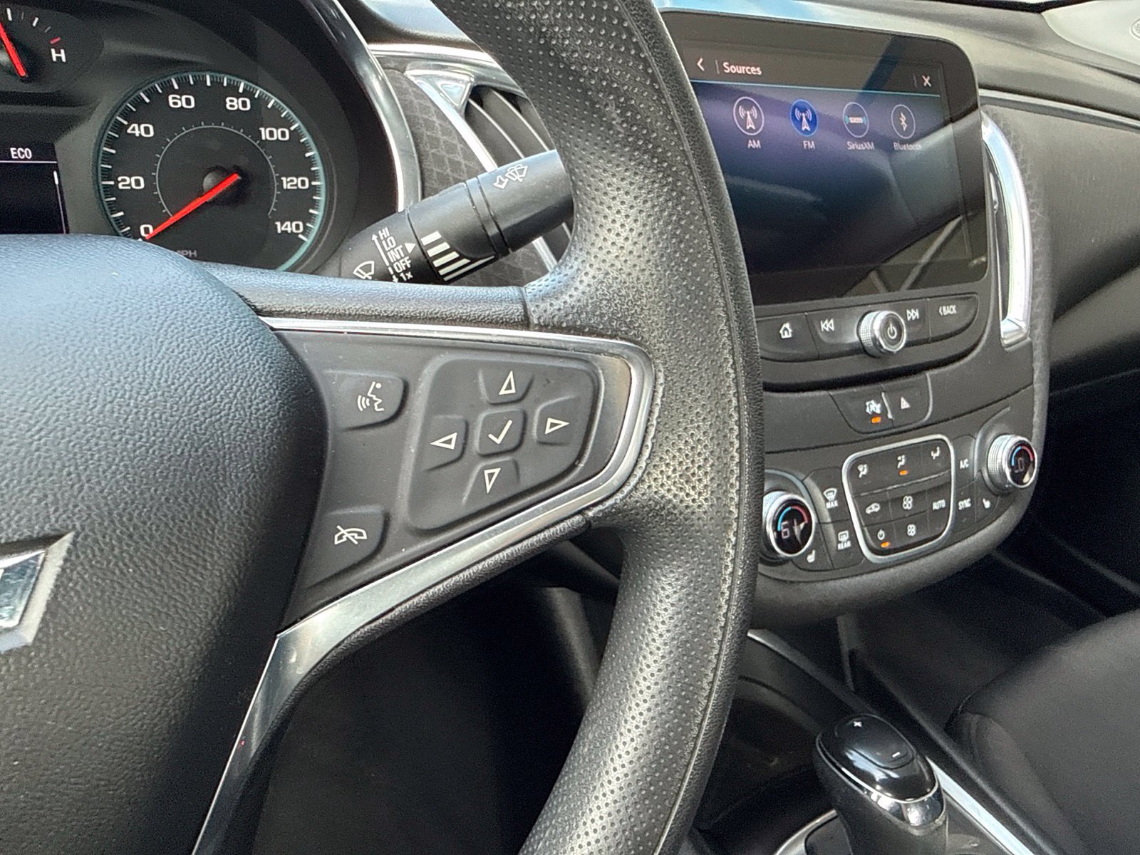 Used 2020 Chevrolet Malibu LT FWD image 30