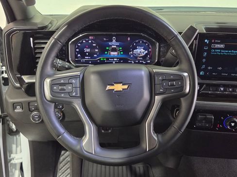 Used 2025 Chevrolet Silverado 2500 LT w/ Convenience Package image 23