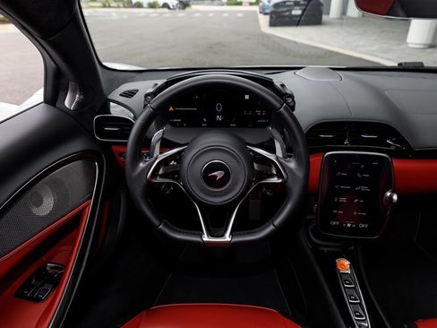 Used 2025 McLaren Artura Spider RWD image 57