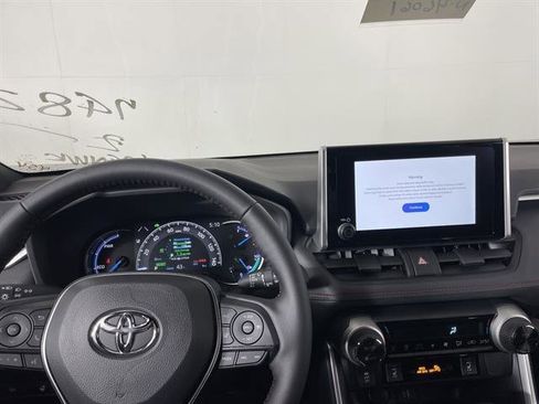 New 2025 Toyota RAV4 SE image 17