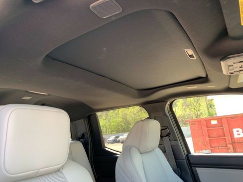 Used 2025 Toyota Tacoma Limited image 18