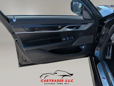 Used 2019 BMW 740i w/ M Sport Package RWD image 15