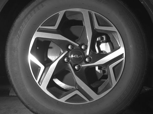 Used 2025 Kia Sportage LX image 12