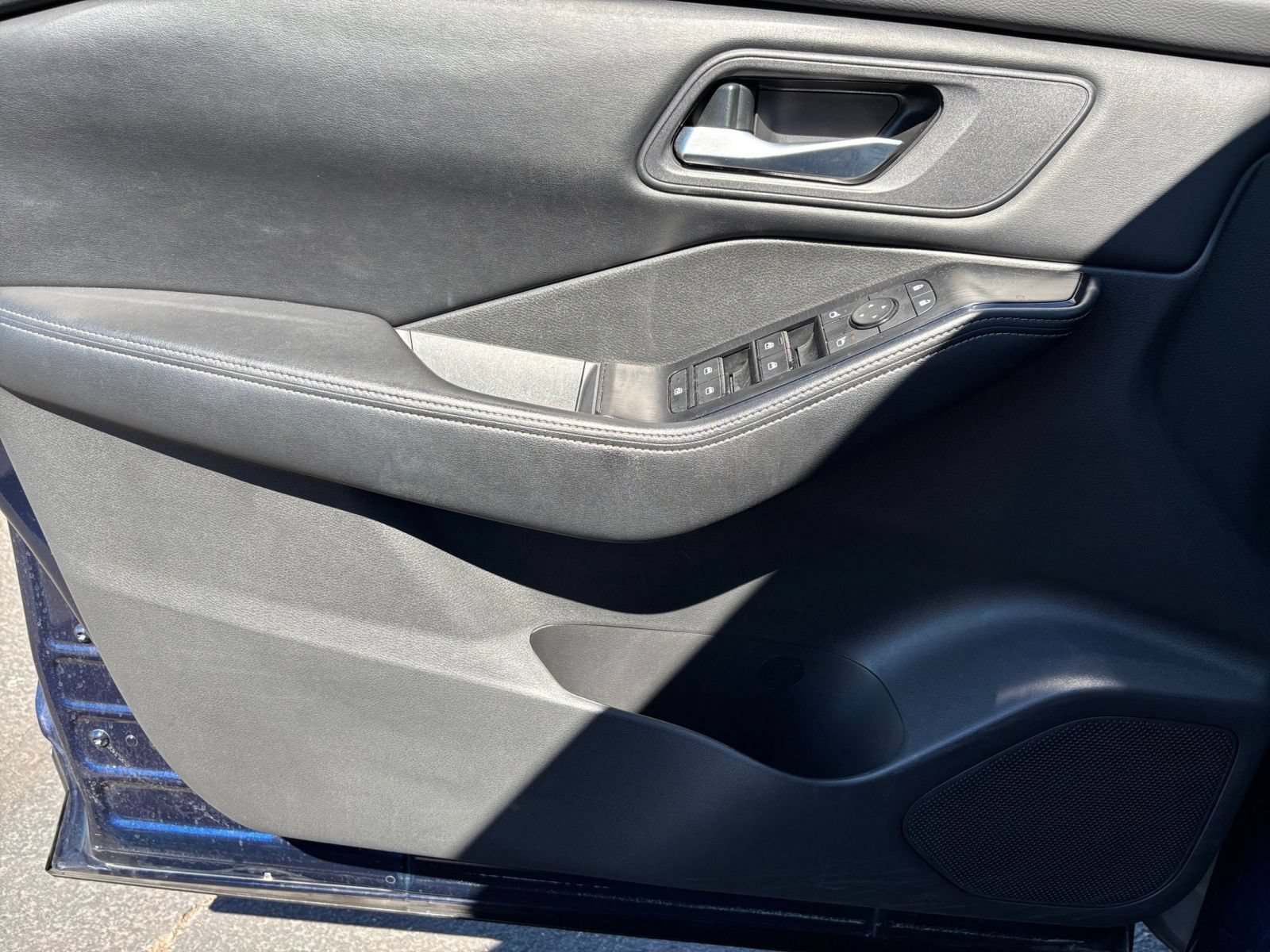 Used 2025 Nissan Rogue SV FWD image 18