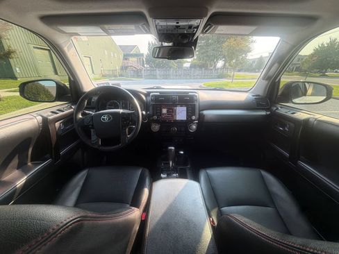 Used 2020 Toyota 4Runner Venture w/ Moonroof Package AWD/4WD image 15