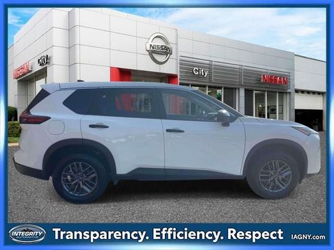 Used 2025 Nissan Rogue S AWD/4WD image 5