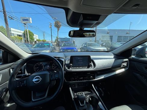 Used 2025 Nissan Rogue SV FWD image 35