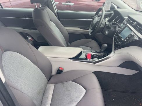 Used 2019 Toyota Camry LE FWD image 4