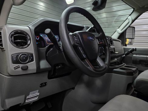 Used 2022 Ford E-450 and Econoline 450 Super Duty RWD image 22
