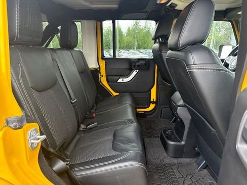 Used 2015 Jeep Wrangler Unlimited Sahara AWD/4WD image 10