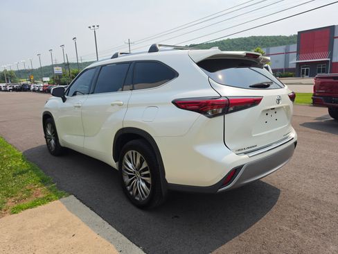 Used 2021 Toyota Highlander Platinum AWD/4WD image 6