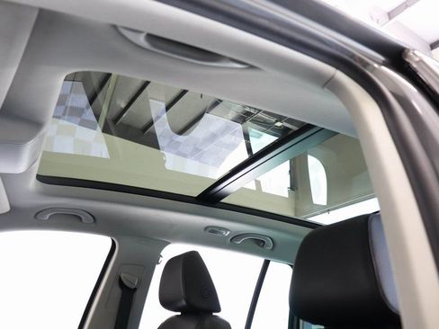 Used 2016 Volkswagen Tiguan SE image 28