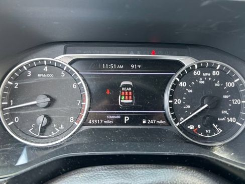 Used 2024 Nissan Pathfinder SV FWD image 11