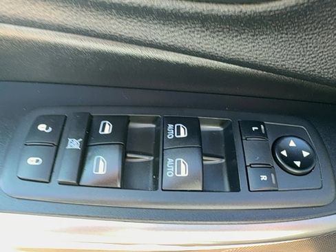 Used 2019 Jeep Cherokee Limited image 19