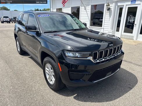 Used 2023 Jeep Grand Cherokee Laredo AWD/4WD image 3