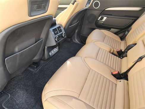 Used 2024 Land Rover Discovery Dynamic SE image 29