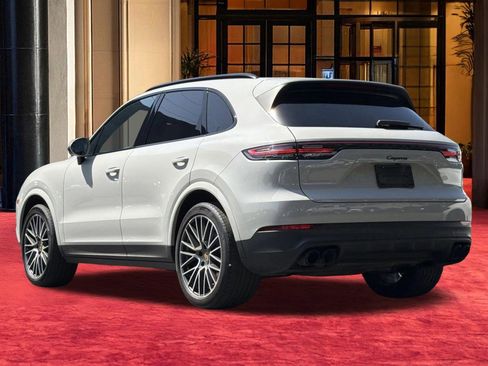 Used 2023 Porsche Cayenne Platinum Edition AWD/4WD image 3