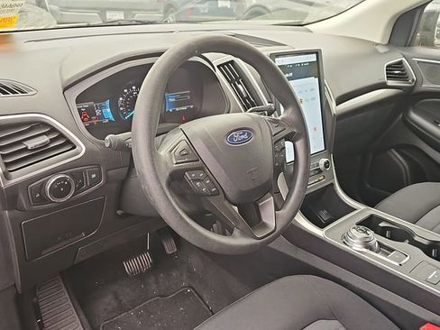 Used 2024 Ford Edge SE w/ Black Appearance Package image 13