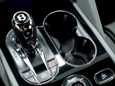 New 2025 Bentley Bentayga Extended Wheelbase image 35