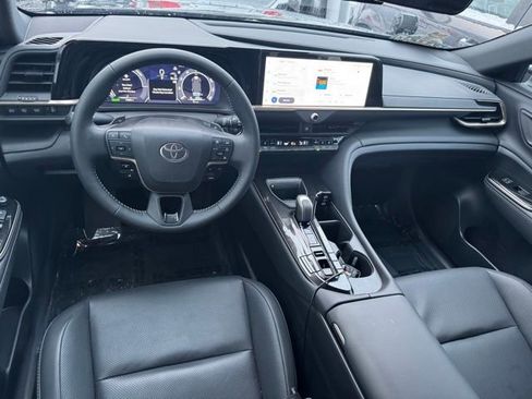Used 2025 Toyota Crown Signia image 8