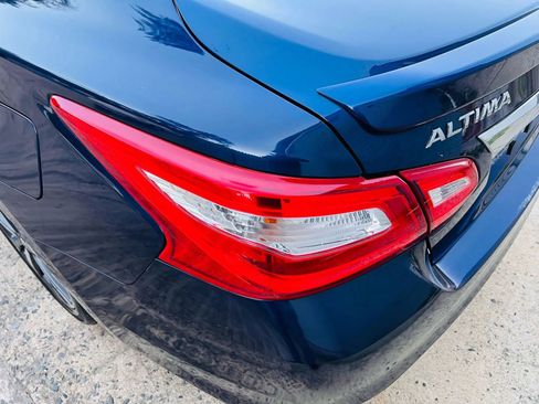 Used 2016 Nissan Altima 2.5 SR w/ LED Appearance Package image 9