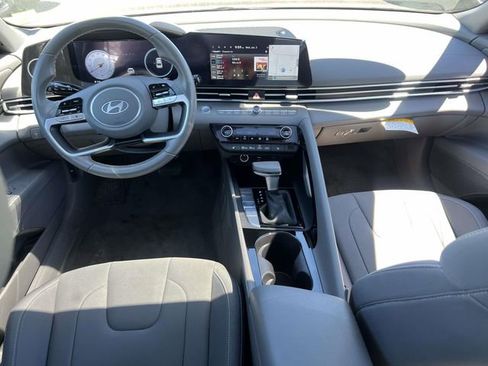 Certified 2025 Hyundai Elantra SEL FWD image 13
