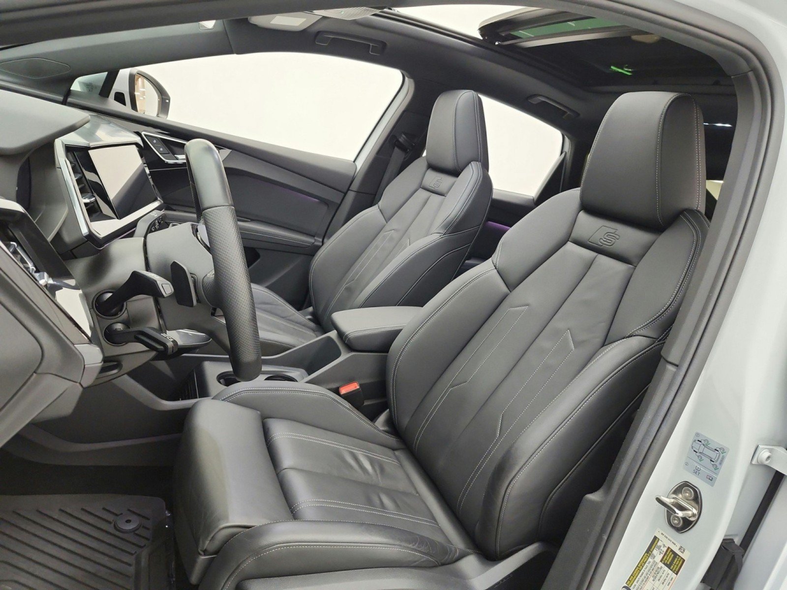 Used 2024 Audi Q4 e-tron Premium Plus AWD/4WD image 10