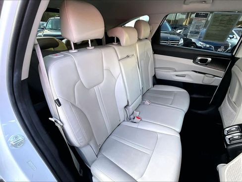 Certified 2025 Kia Sorento S image 17