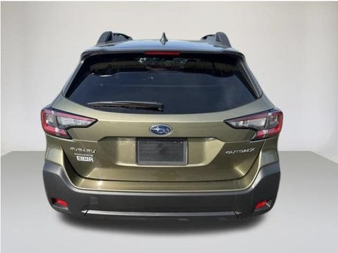 Used 2025 Subaru Outback Premium AWD/4WD image 5