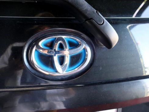 Used 2017 Toyota Prius C Two image 9