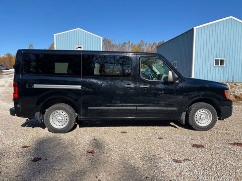 Used 2019 Nissan NV 3500 S image 4