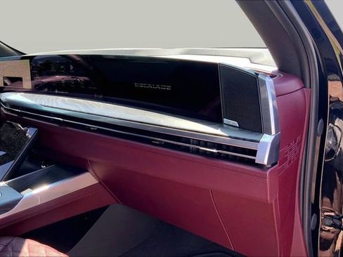 Used 2025 Cadillac Escalade ESV Premium Luxury w/ Touring Package AWD/4WD image 16