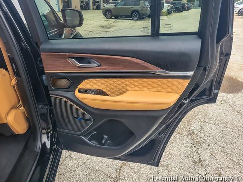 Used 2023 Jeep Grand Cherokee Summit w/ High Altitude Package AWD/4WD image 28