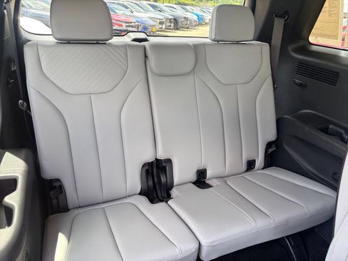 Used 2025 Hyundai Palisade SEL AWD/4WD image 32