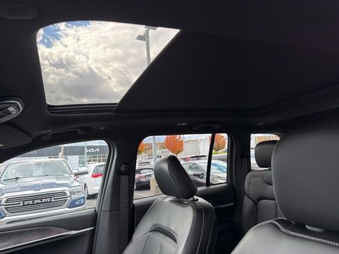 New 2025 Jeep Grand Cherokee Limited w/ Black Appearance Package image 11