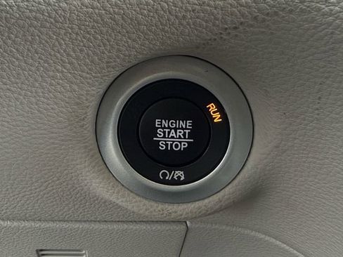 Used 2024 Chrysler Pacifica Limited FWD image 22