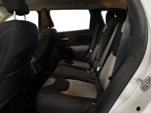 Used 2014 Jeep Cherokee Latitude w/ Cold Weather Group image 10