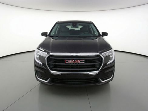Used 2024 GMC Terrain SLE image 2