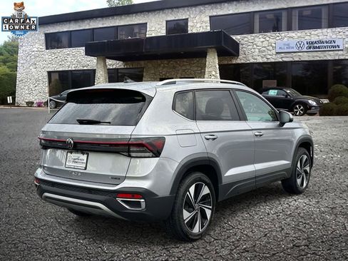 Used 2025 Volkswagen Taos SE w/ Panoramic Sunroof Package AWD/4WD image 7