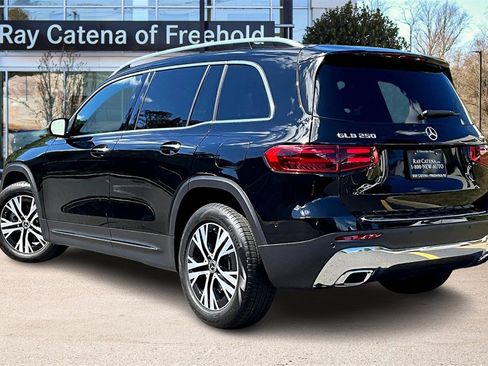 Used 2025 Mercedes-Benz GLB 250 4MATIC image 12