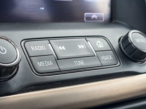 Used 2017 GMC Acadia Denali w/ Technology Package FWD image 29